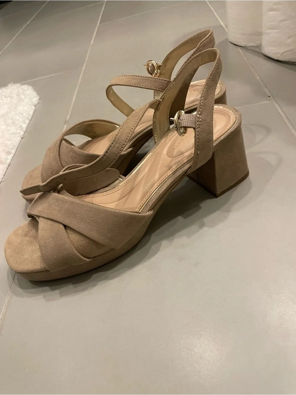 Kelly & Katie Liliena Platform Sandal in Taupe